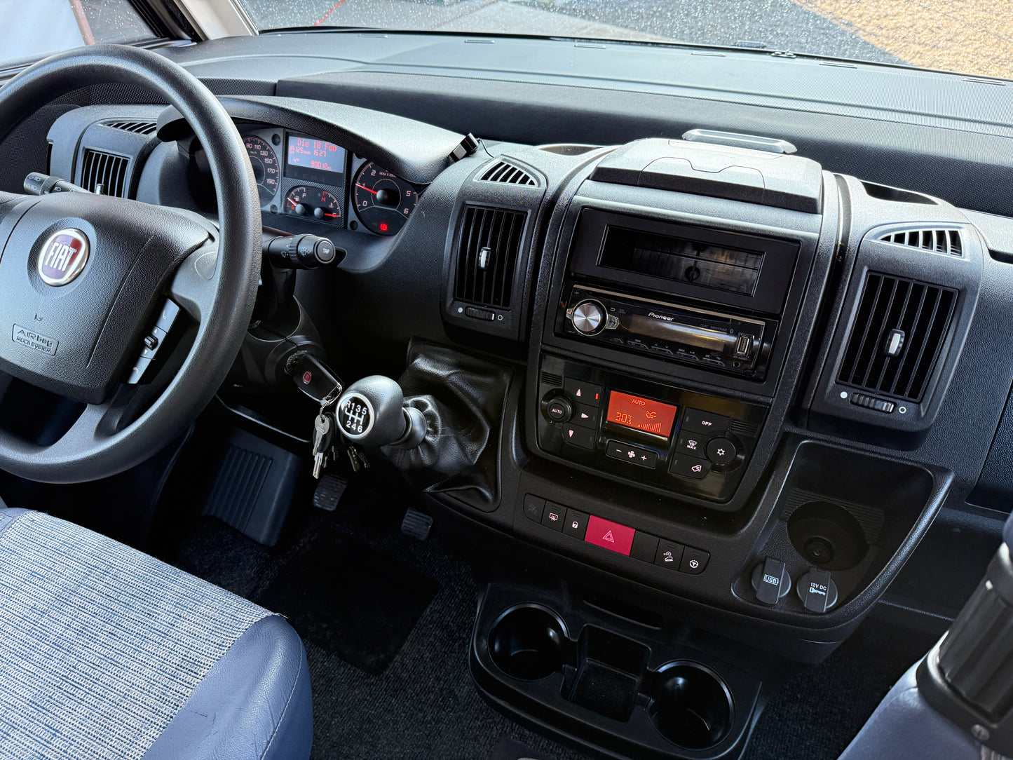 LMC Explorer Sport I 615, markýza, tažné zařízení, 2019, 4 osoby