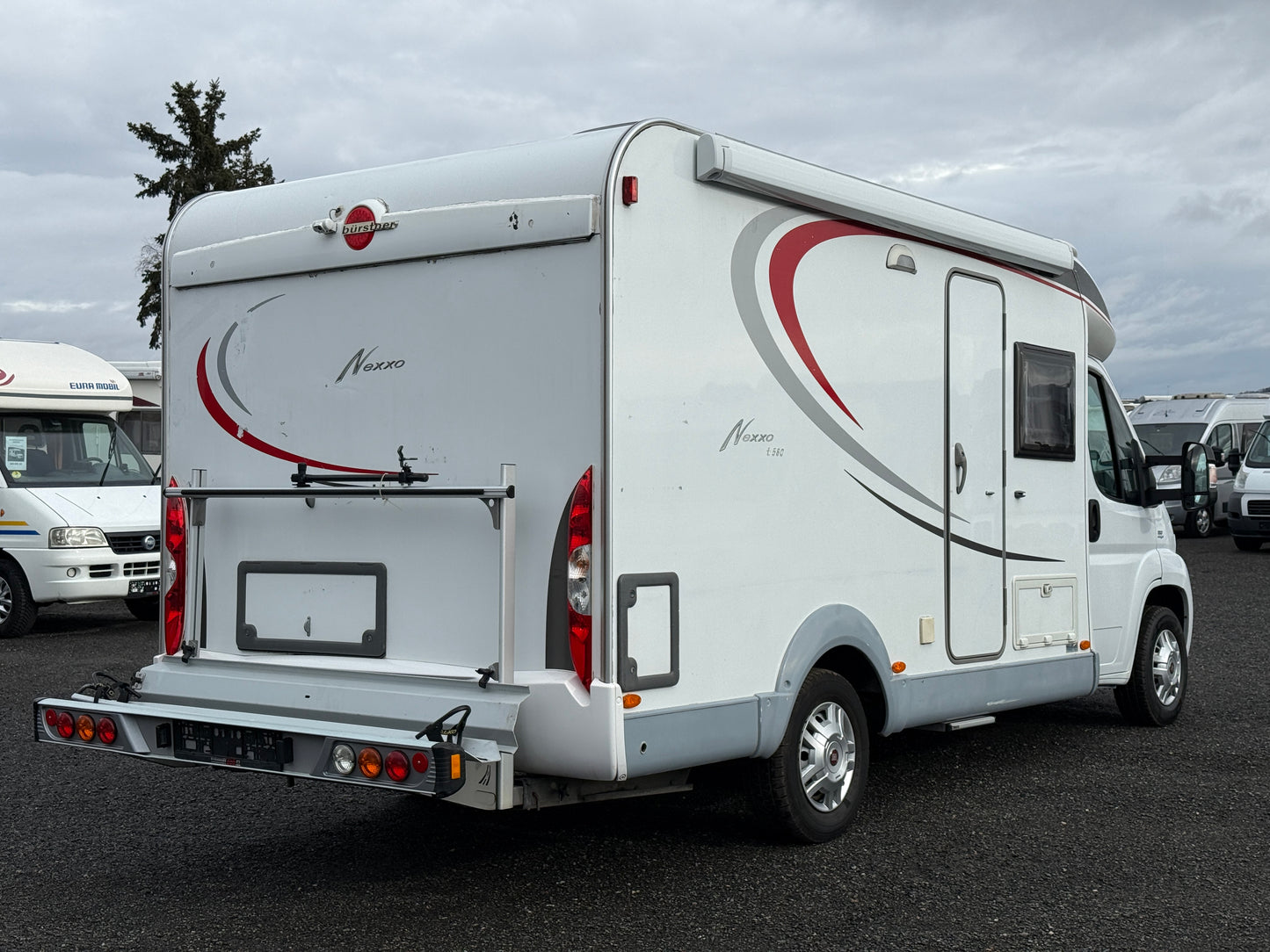 Bürstner Nexxo T580, 2011, 3 osoby, držák motorky