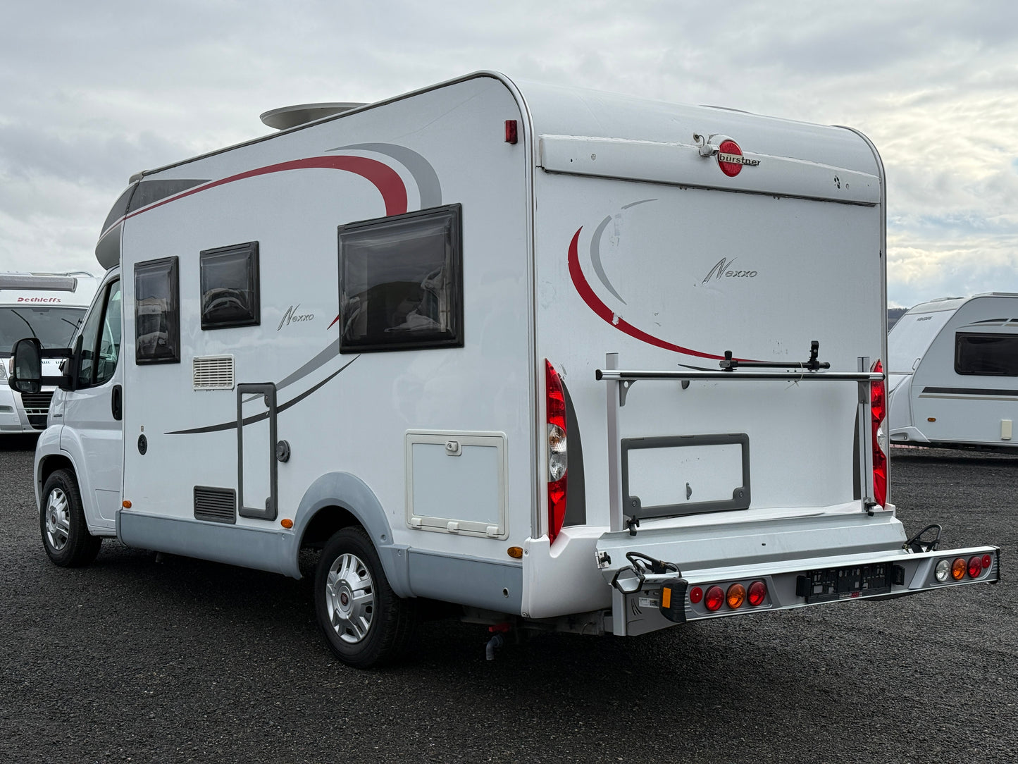 Bürstner Nexxo T580, 2011, 3 osoby, držák motorky