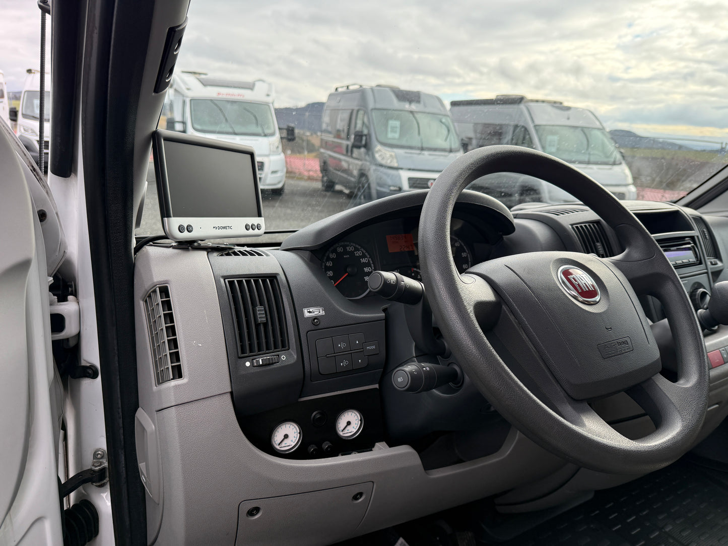 Bürstner Nexxo T580, 2011, 3 osoby, držák motorky