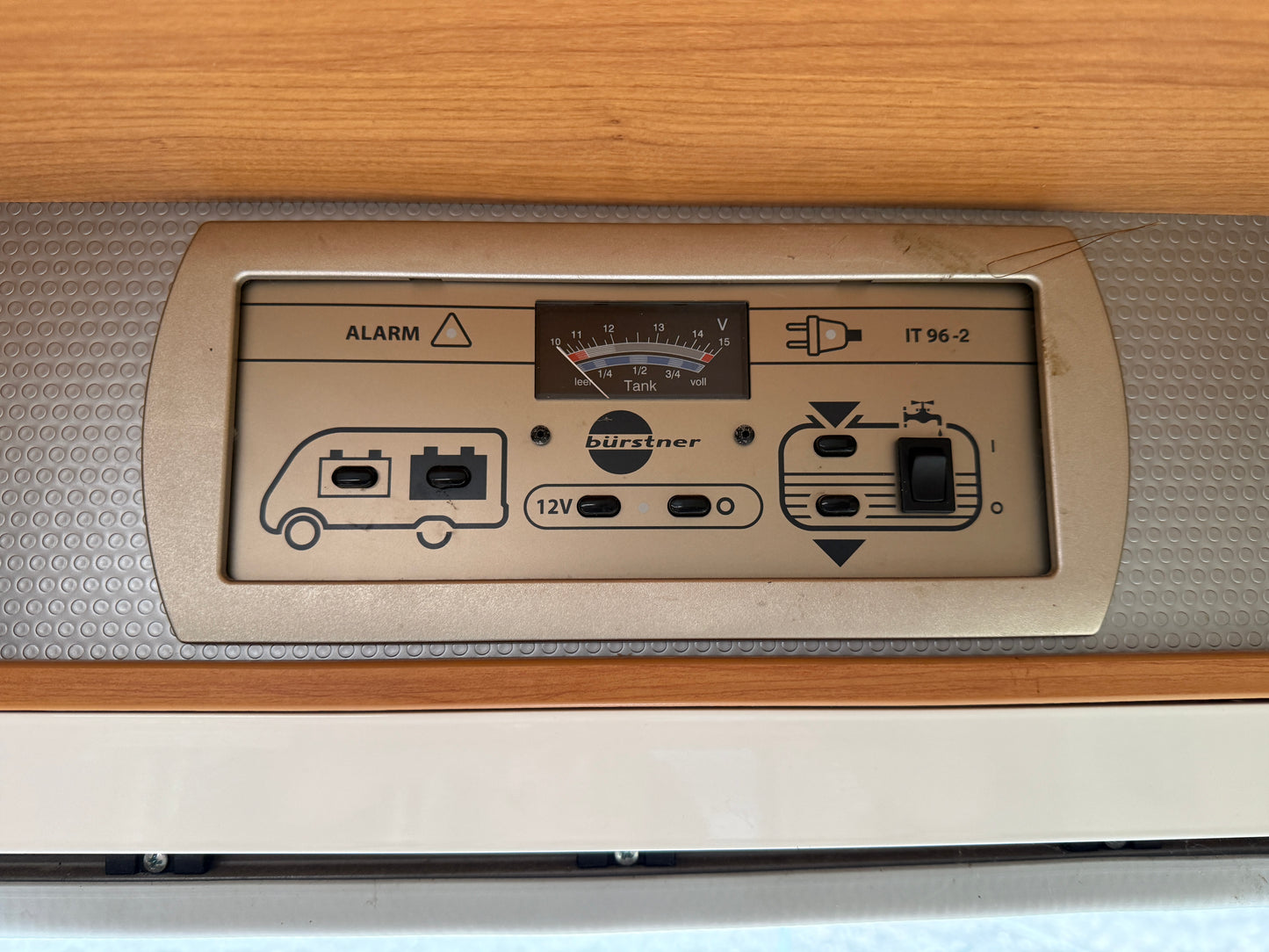 Bürstner Nexxo T580, 2011, 3 osoby, držák motorky