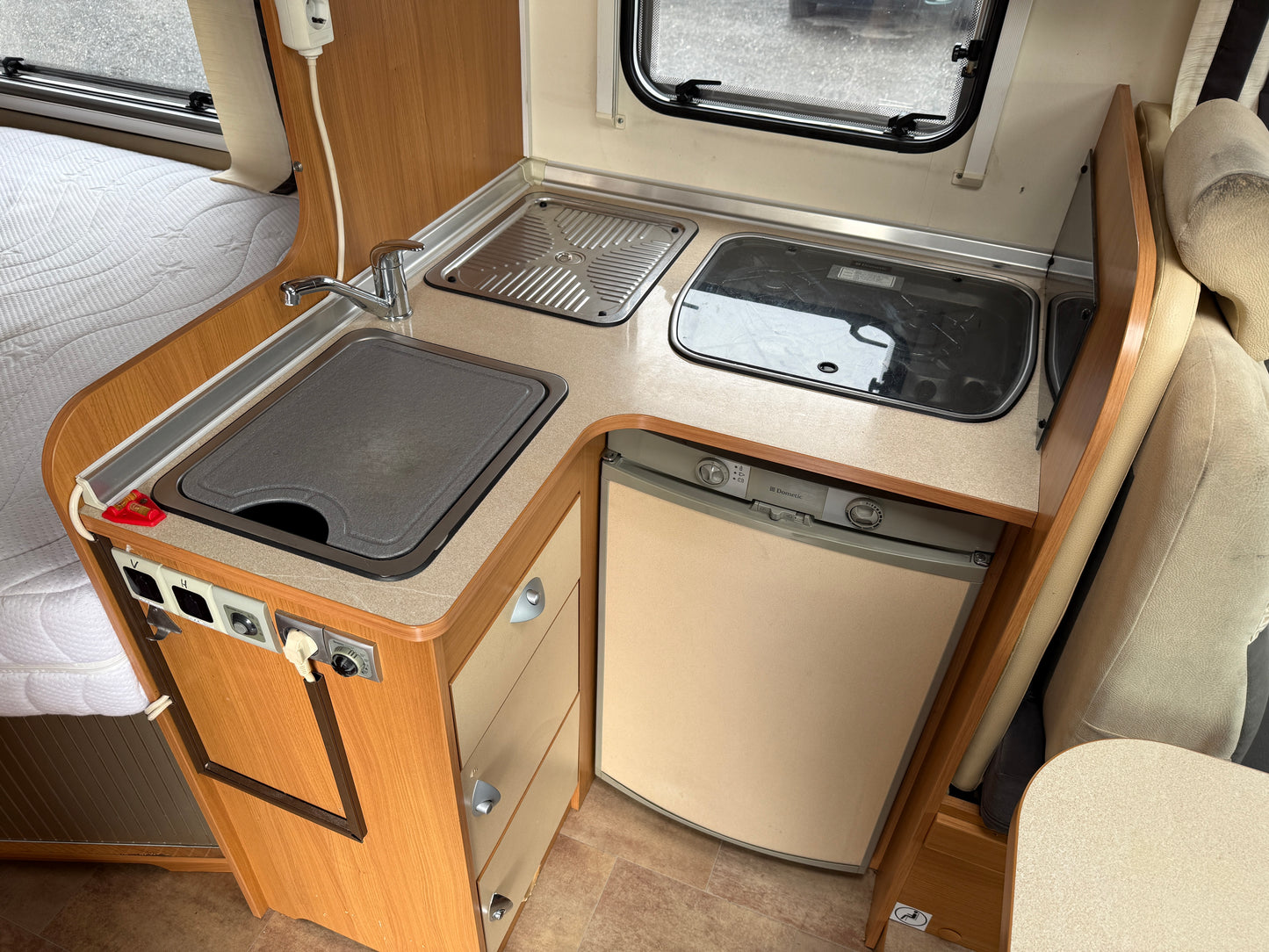 Bürstner Nexxo T580, 2011, 3 osoby, držák motorky