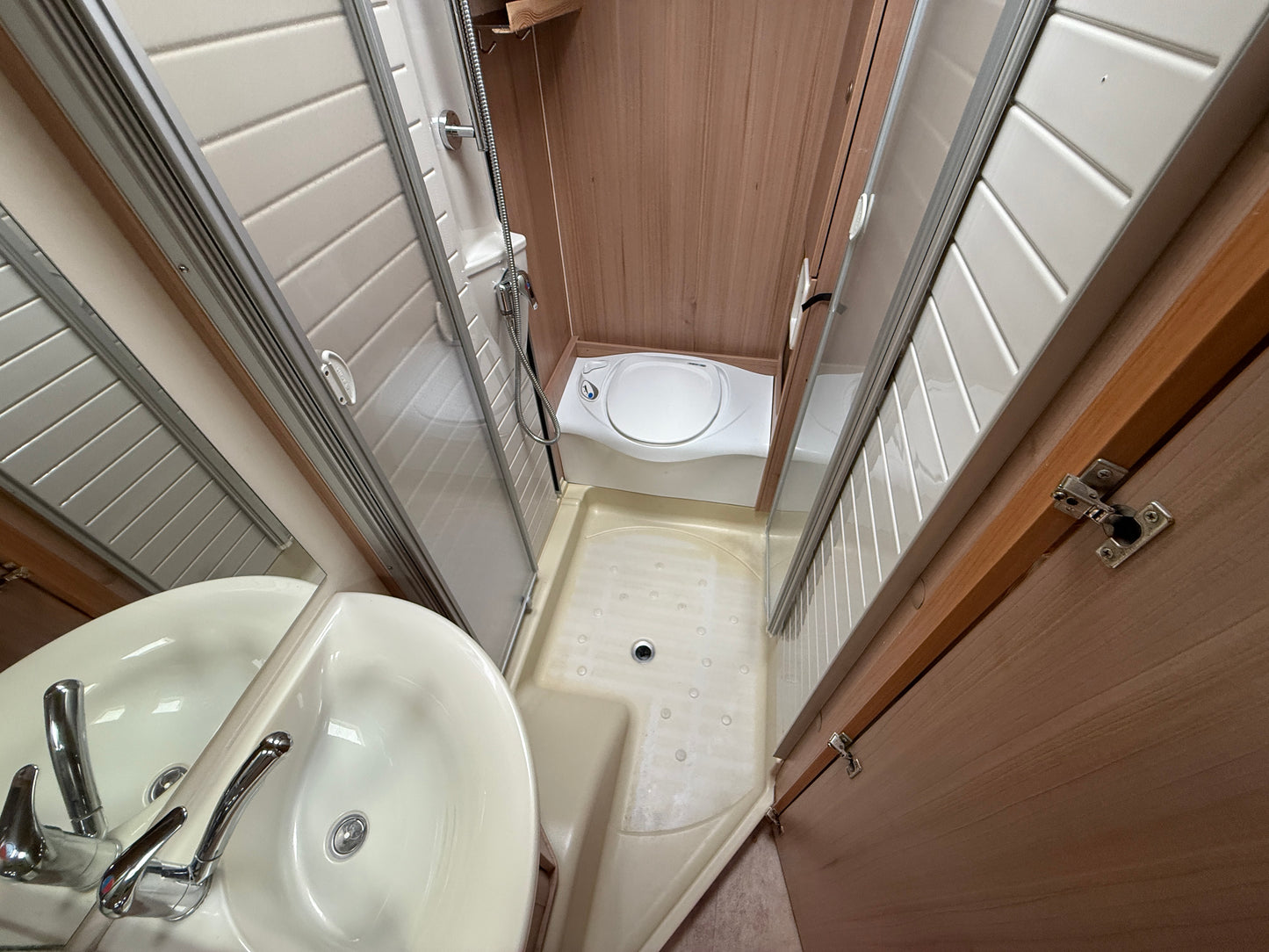 Bürstner Nexxo T580, 2011, 3 osoby, držák motorky