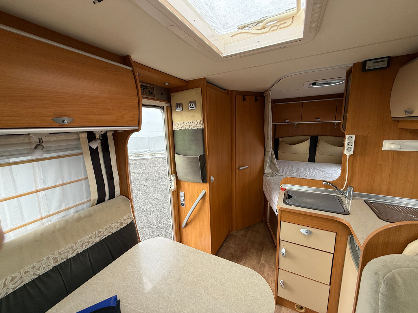 Bürstner Nexxo T580, 2011, 3 osoby, držák motorky