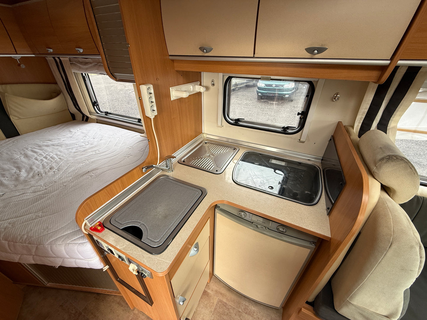 Bürstner Nexxo T580, 2011, 3 osoby, držák motorky