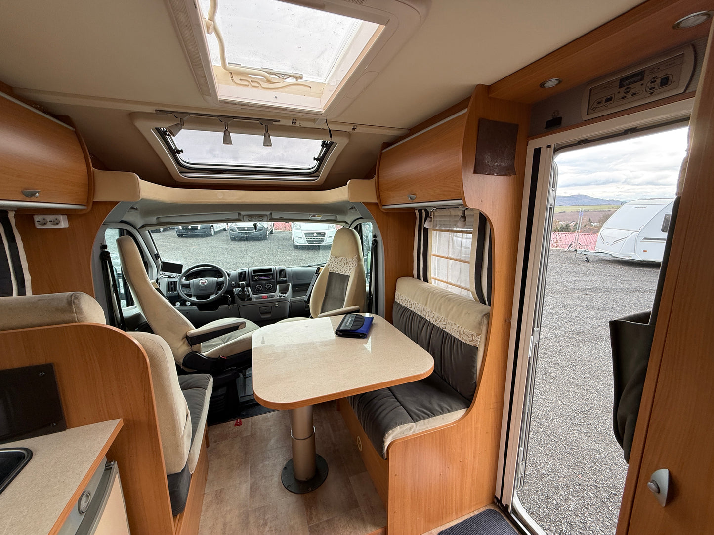 Bürstner Nexxo T580, 2011, 3 osoby, držák motorky