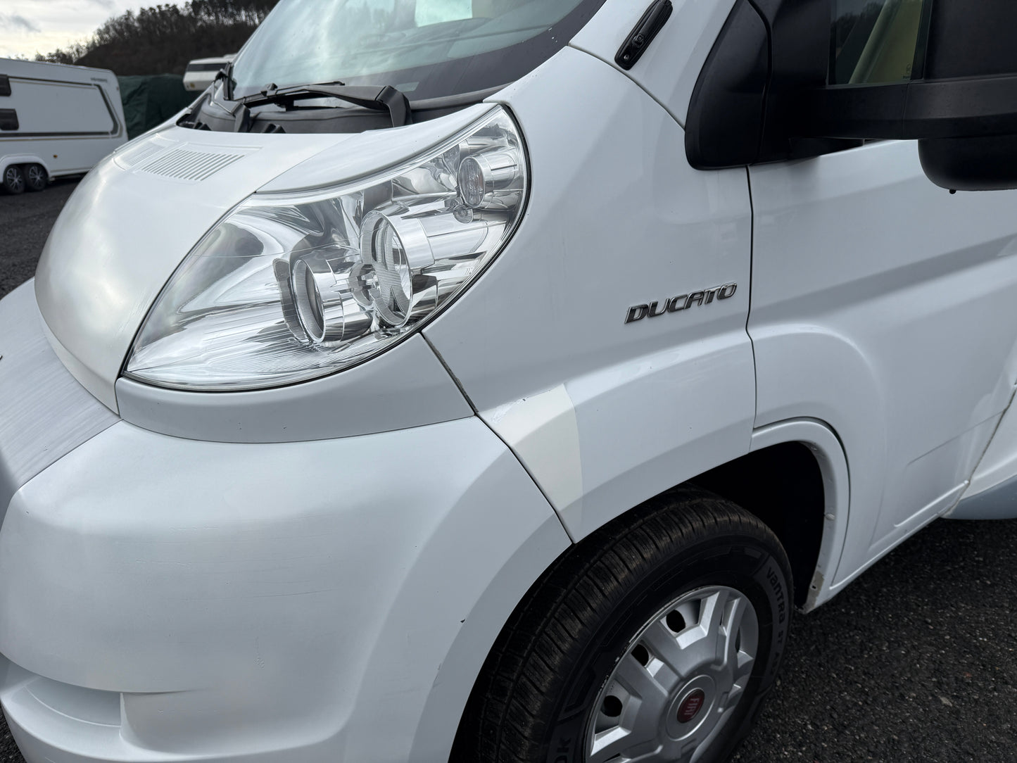 Bürstner Nexxo T580, 2011, 3 osoby, držák motorky