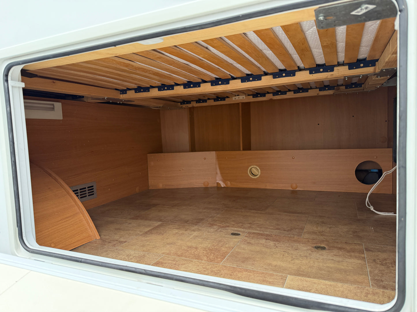 Bürstner Nexxo T580, 2011, 3 osoby, držák motorky