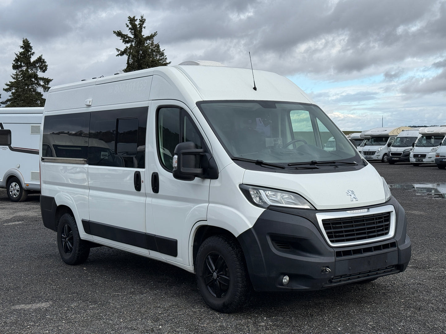 Vestavba Peugeot s vadou motoru, 2x solární panel, nezávislé naftové topení