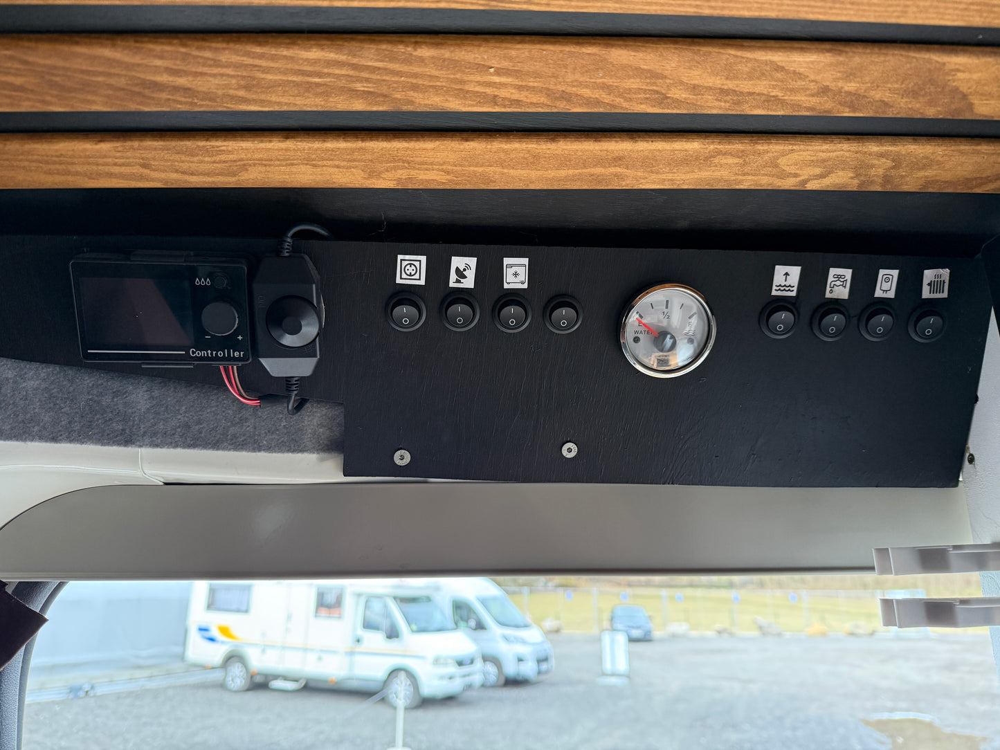 Vestavba Peugeot s vadou motoru, 2x solární panel, nezávislé naftové topení