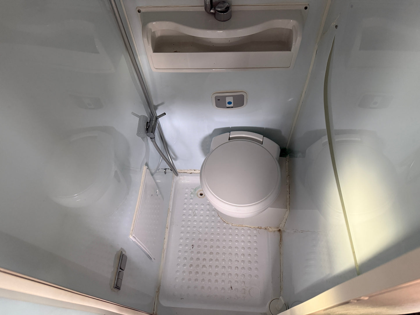 Vestavba Peugeot s vadou motoru, 2x solární panel, nezávislé naftové topení