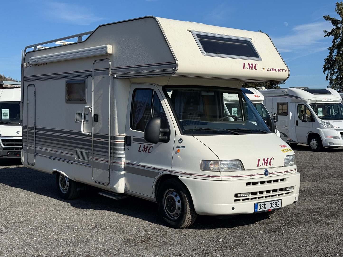 LMC 2.8l, 2001, držák kol, stropní ventilátor