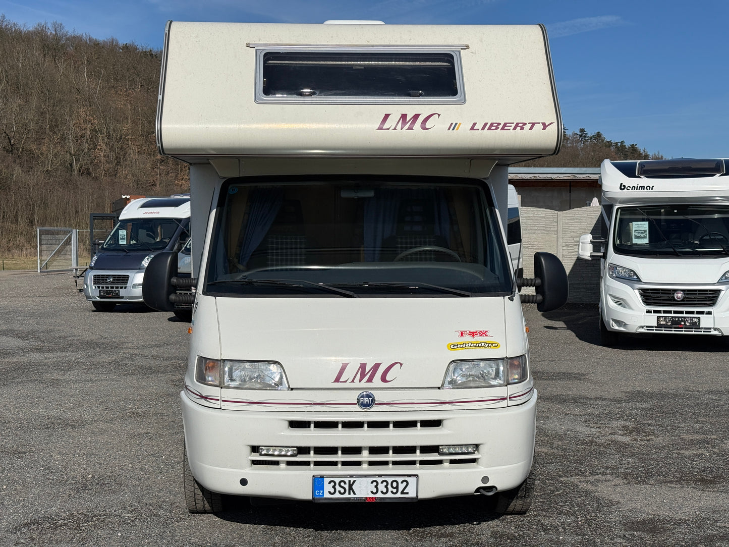 LMC 2.8l, 2001, držák kol, stropní ventilátor