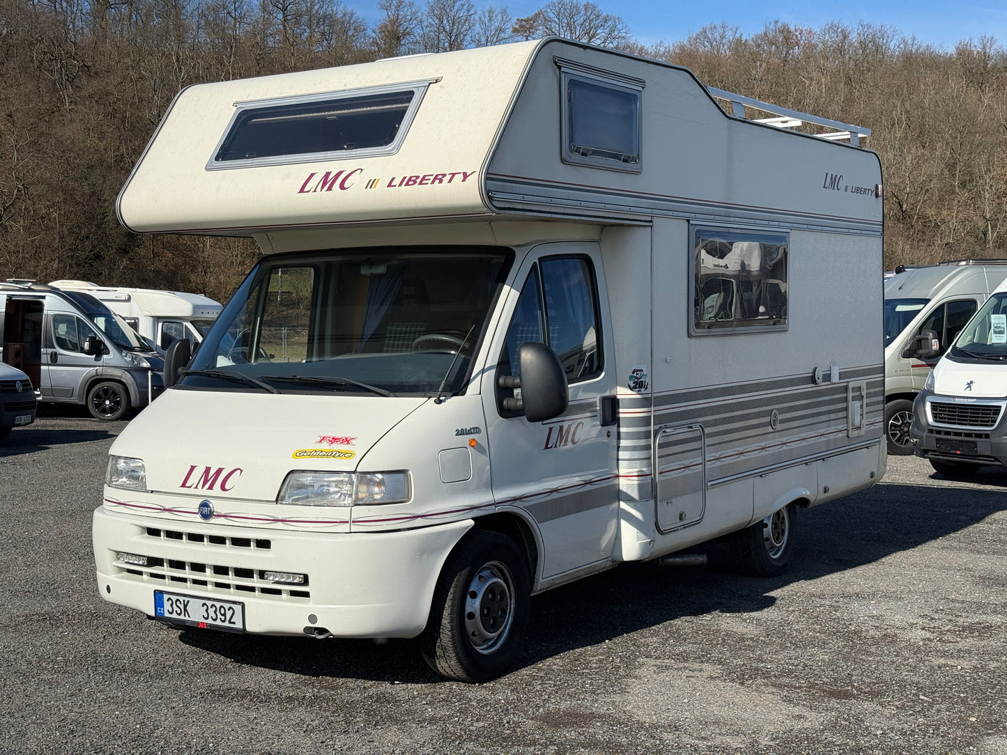 LMC 2.8l, 2001, držák kol, stropní ventilátor