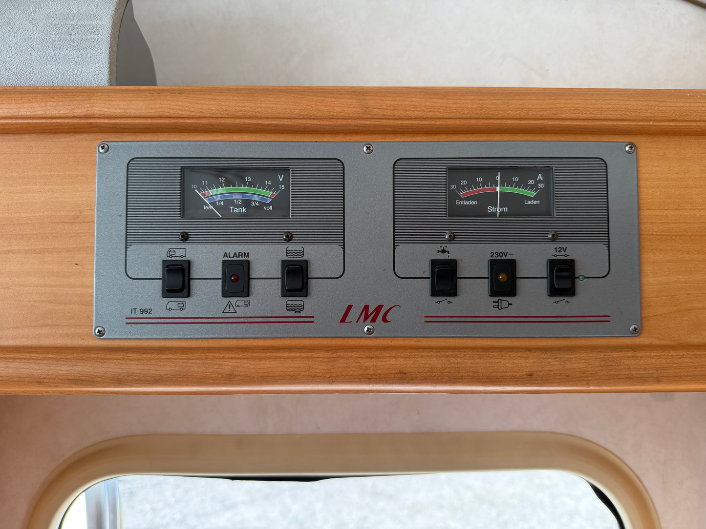 LMC 2.8l, 2001, držák kol, stropní ventilátor