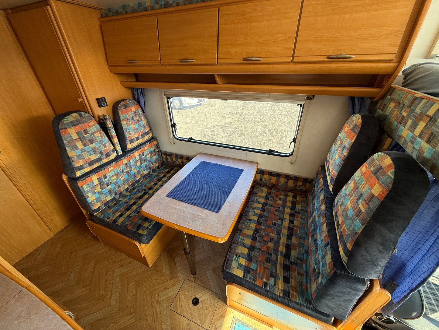 LMC 2.8l, 2001, držák kol, stropní ventilátor