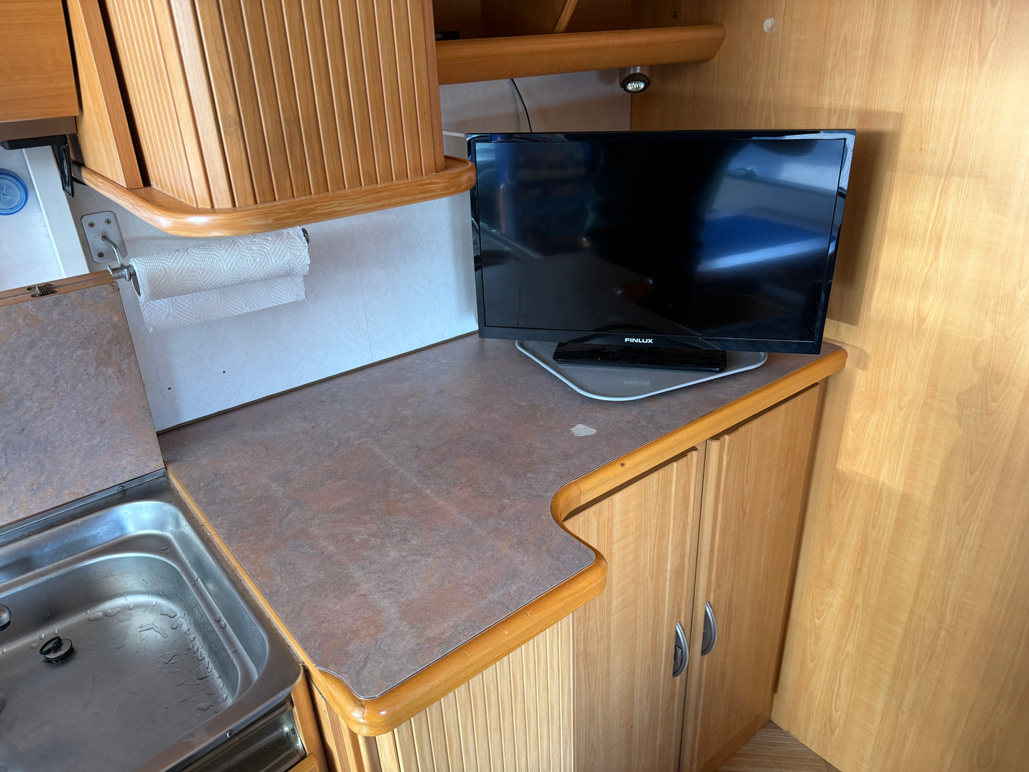 LMC 2.8l, 2001, držák kol, stropní ventilátor