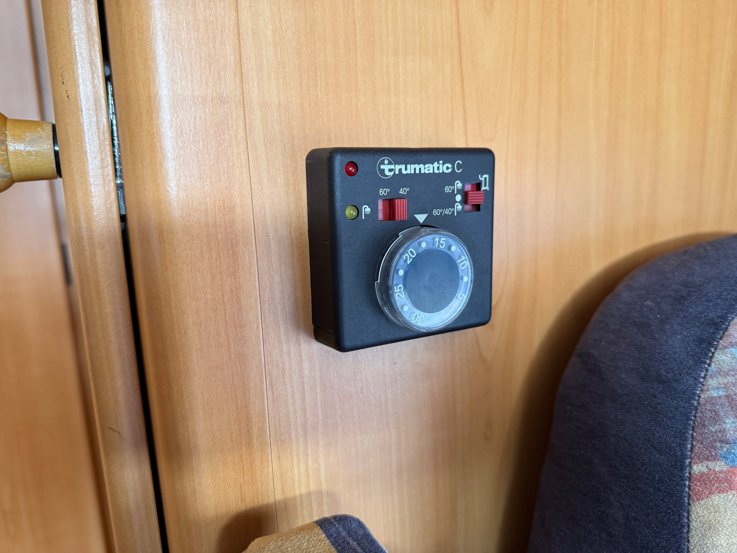 LMC 2.8l, 2001, držák kol, stropní ventilátor