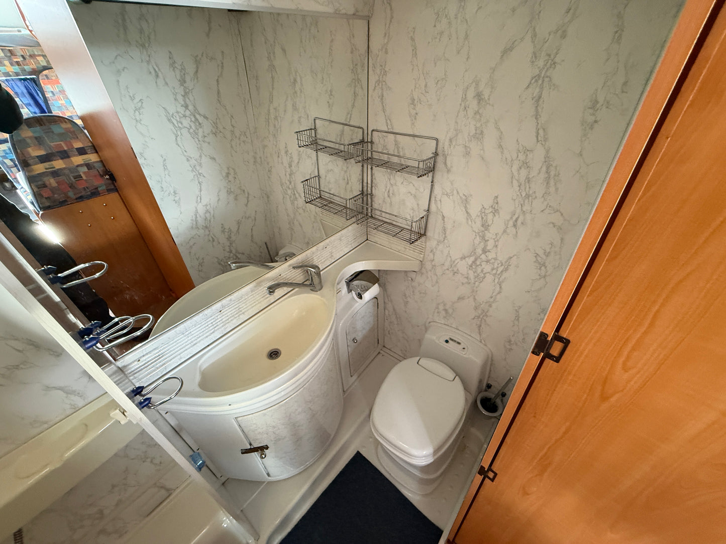 LMC 2.8l, 2001, držák kol, stropní ventilátor