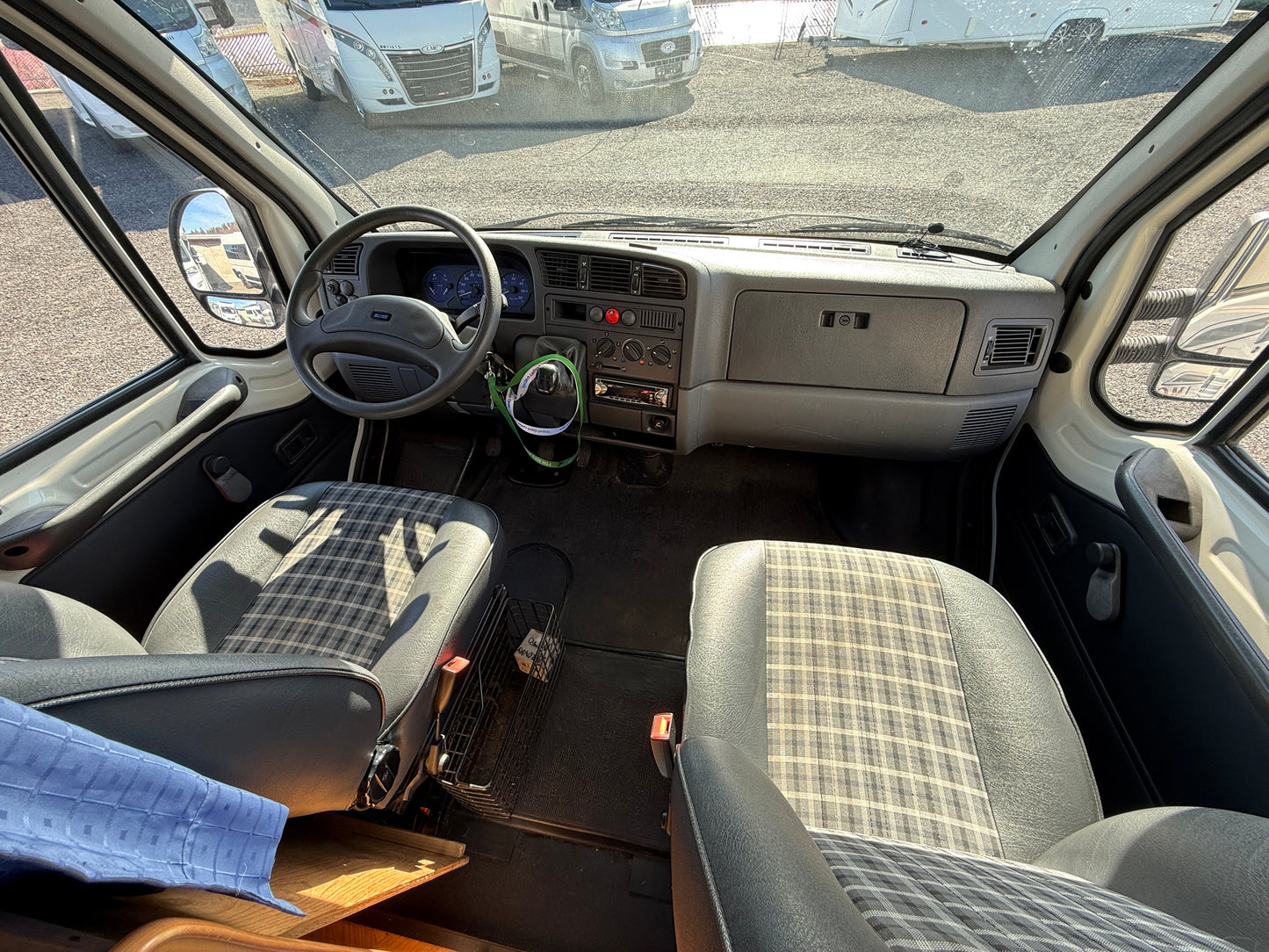 LMC 2.8l, 2001, držák kol, stropní ventilátor