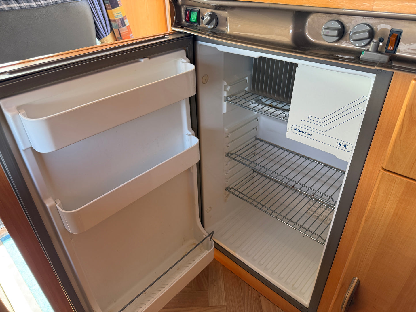 LMC 2.8l, 2001, držák kol, stropní ventilátor