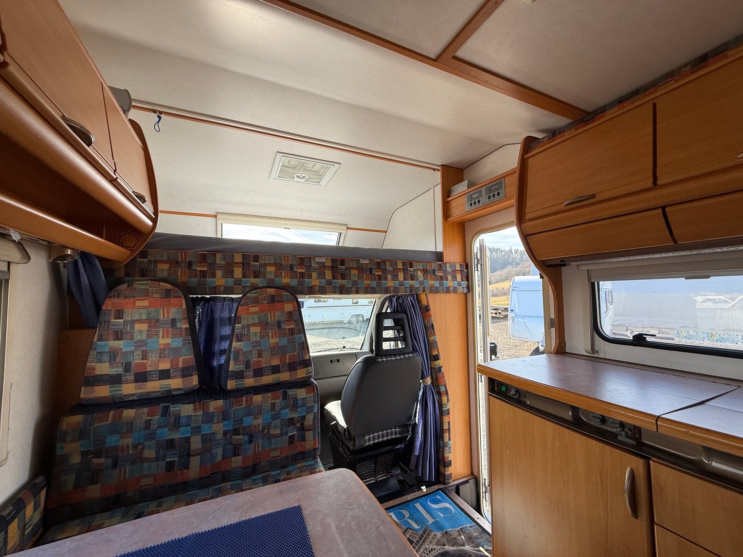 LMC 2.8l, 2001, držák kol, stropní ventilátor