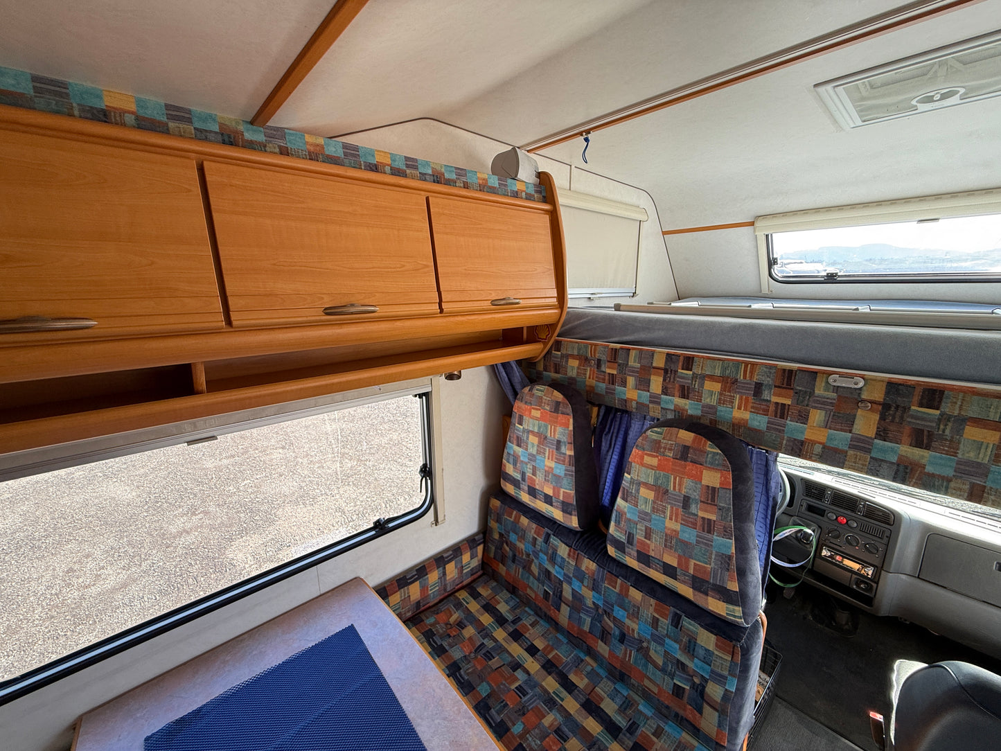 LMC 2.8l, 2001, držák kol, stropní ventilátor