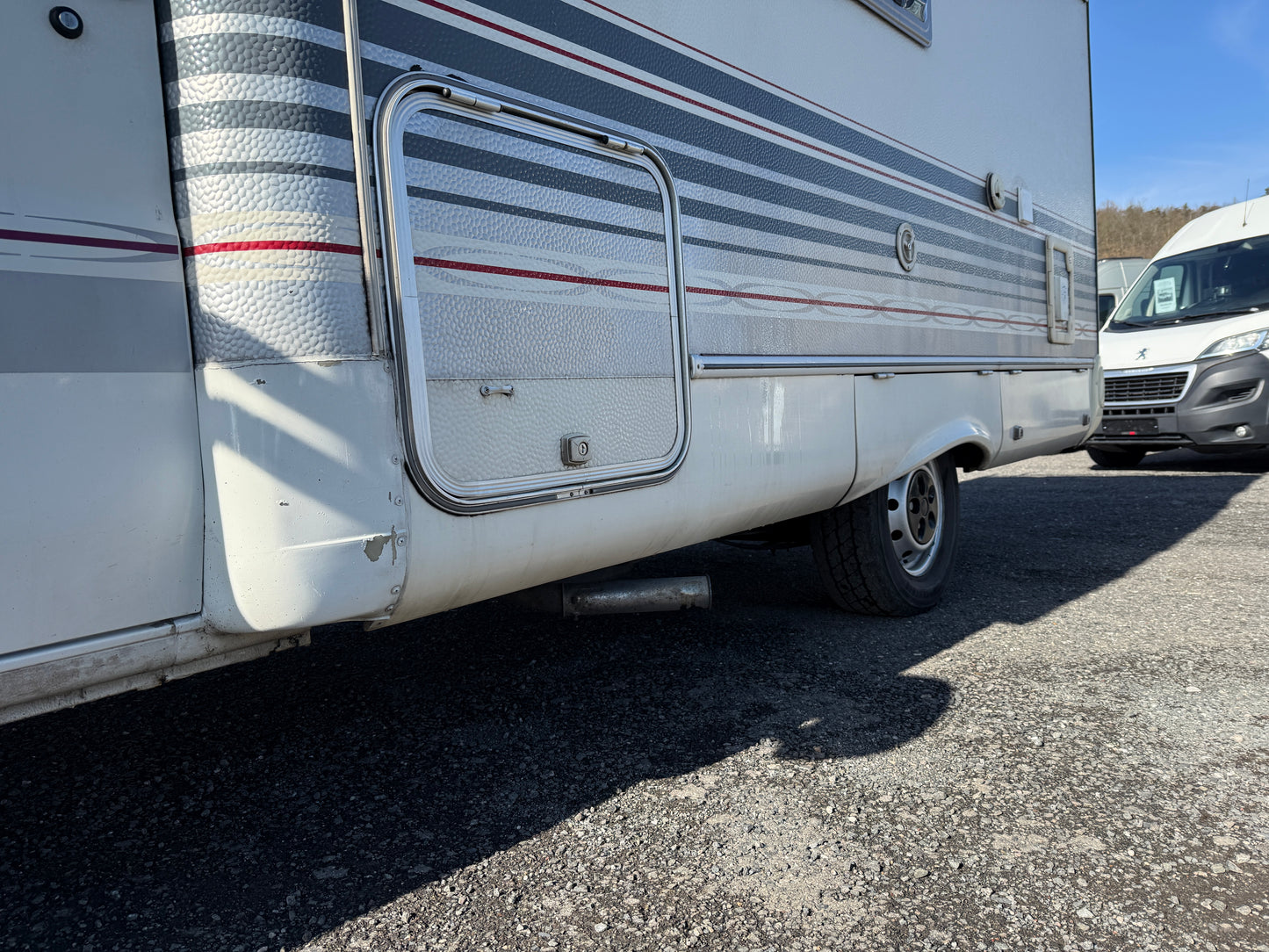 LMC 2.8l, 2001, držák kol, stropní ventilátor