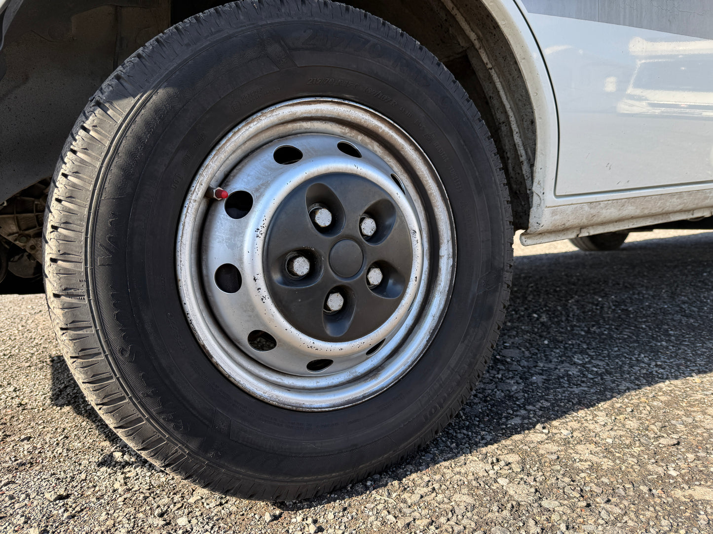 LMC 2.8l, 2001, držák kol, stropní ventilátor