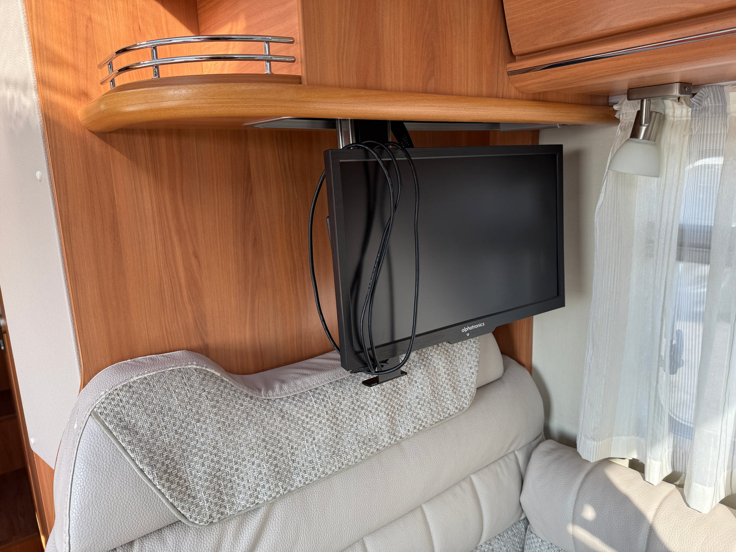 Hymer 580 ML, automat, 2x klimatizace, markýza, satelit