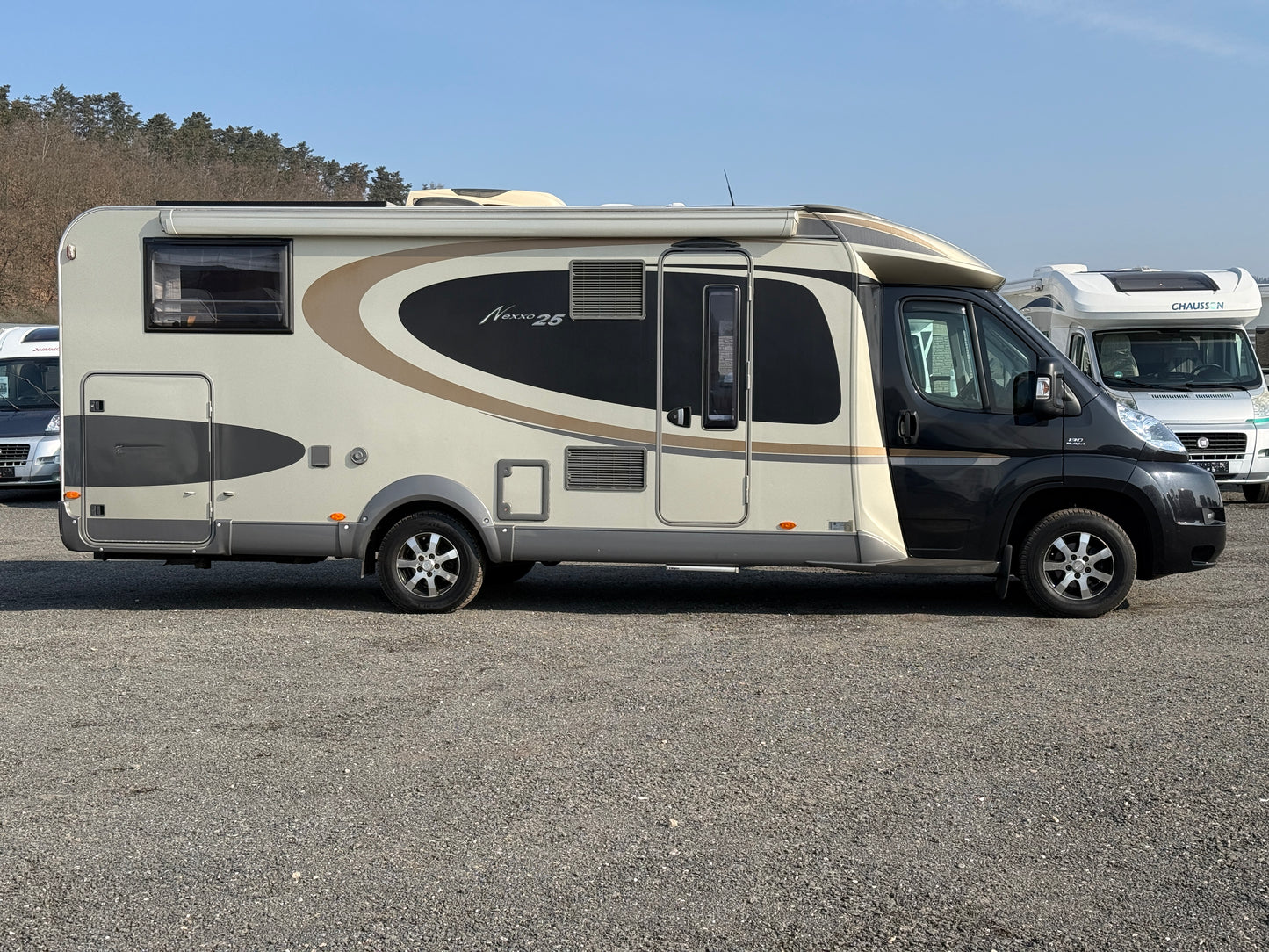 Bürstner Nexxo 25 Edition, r.2012, 2.3 jtd, 2x klima, dlouhé postele