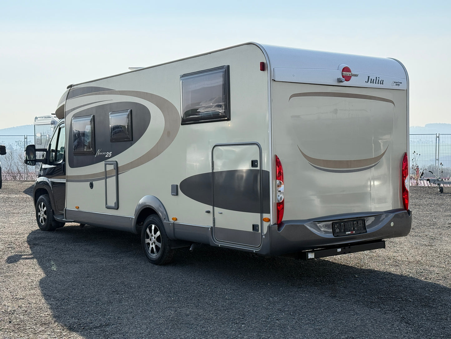 Bürstner Nexxo 25 Edition, r.2012, 2.3 jtd, 2x klima, dlouhé postele