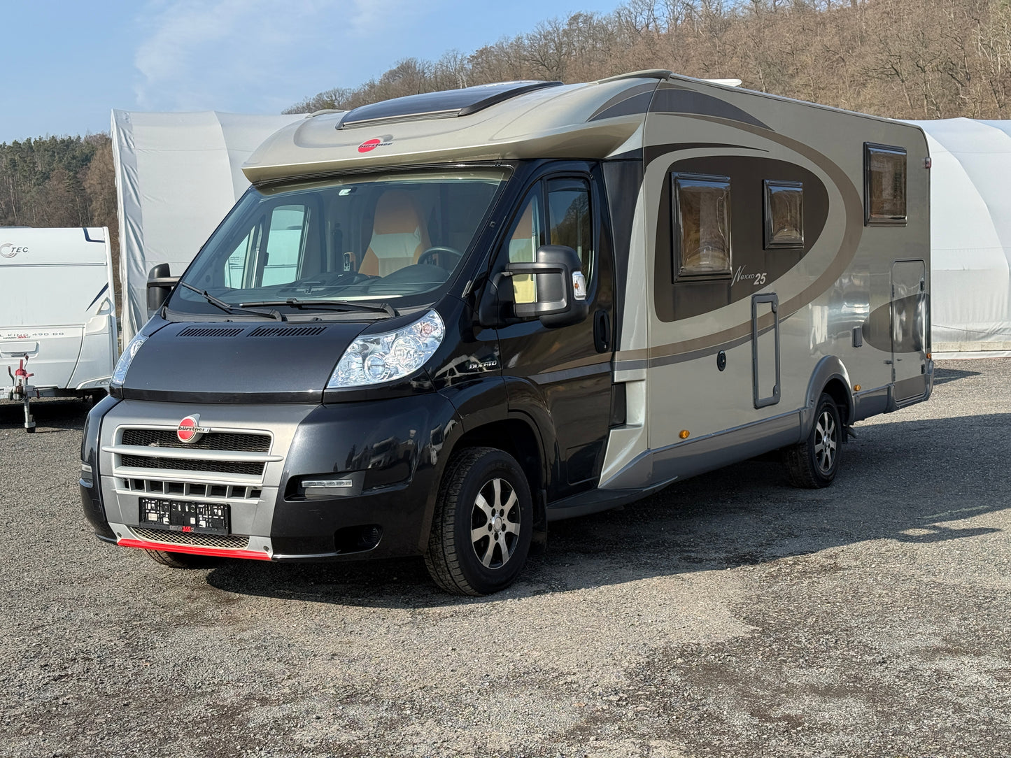 Bürstner Nexxo 25 Edition, r.2012, 2.3 jtd, 2x klima, dlouhé postele