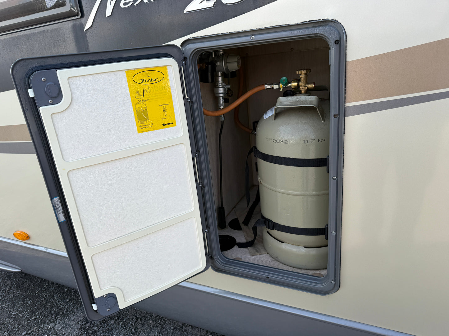 Bürstner Nexxo 25 Edition, r.2012, 2.3 jtd, 2x klima, dlouhé postele