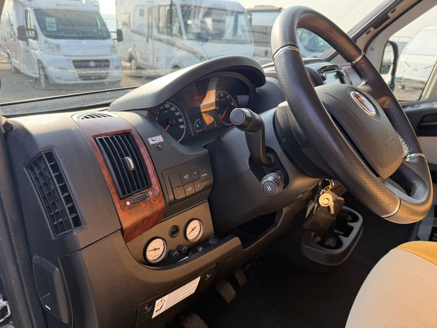 Bürstner Nexxo 25 Edition, r.2012, 2.3 jtd, 2x klima, dlouhé postele