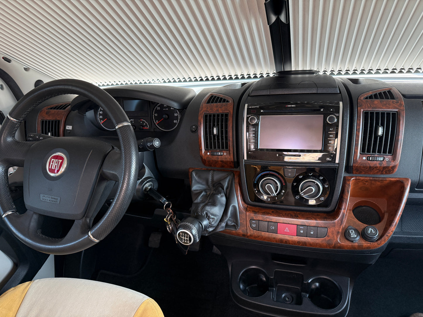 Bürstner Nexxo 25 Edition, r.2012, 2.3 jtd, 2x klima, dlouhé postele