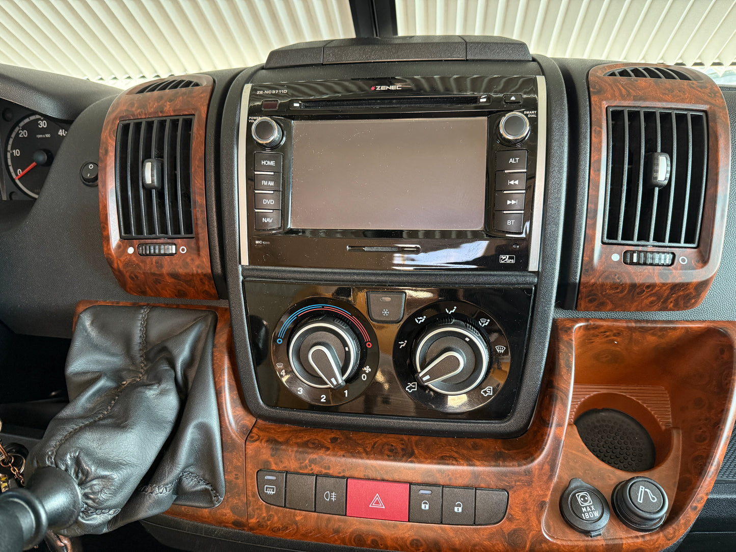 Bürstner Nexxo 25 Edition, r.2012, 2.3 jtd, 2x klima, dlouhé postele