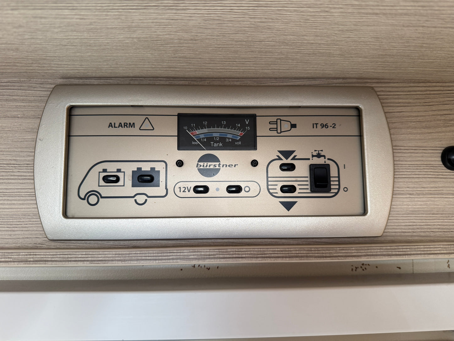 Bürstner Nexxo 25 Edition, r.2012, 2.3 jtd, 2x klima, dlouhé postele