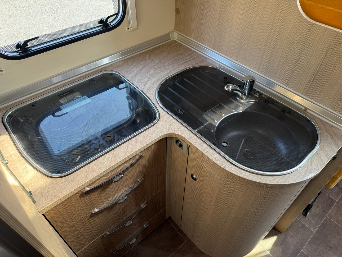 Bürstner Nexxo 25 Edition, r.2012, 2.3 jtd, 2x klima, dlouhé postele