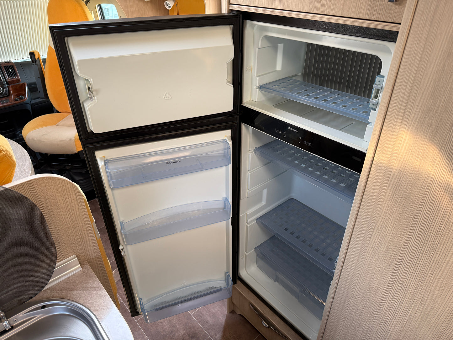 Bürstner Nexxo 25 Edition, r.2012, 2.3 jtd, 2x klima, dlouhé postele