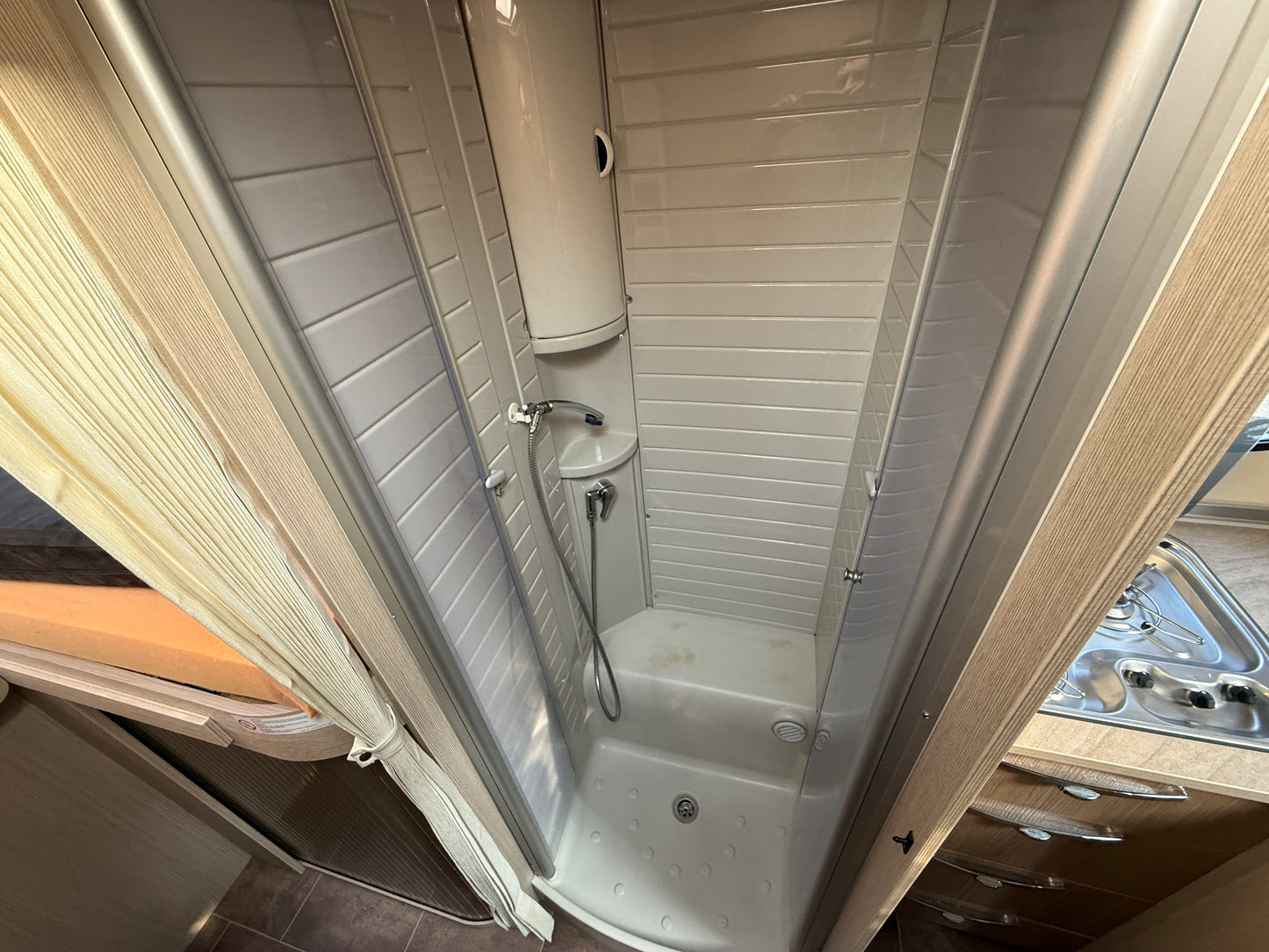 Bürstner Nexxo 25 Edition, r.2012, 2.3 jtd, 2x klima, dlouhé postele