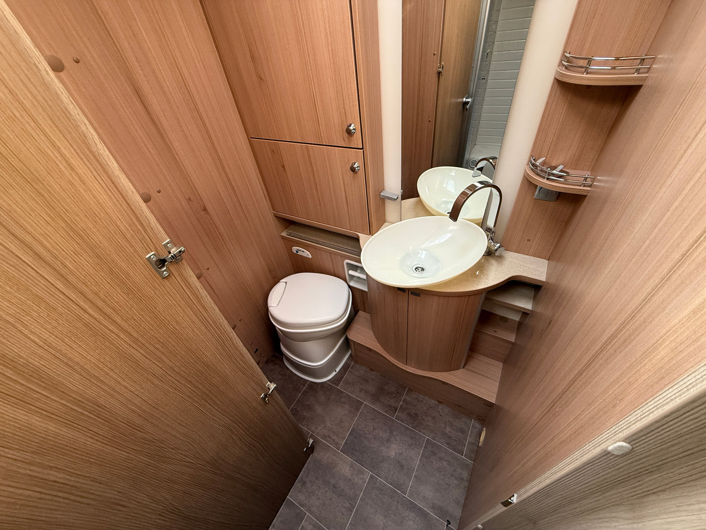 Bürstner Nexxo 25 Edition, r.2012, 2.3 jtd, 2x klima, dlouhé postele