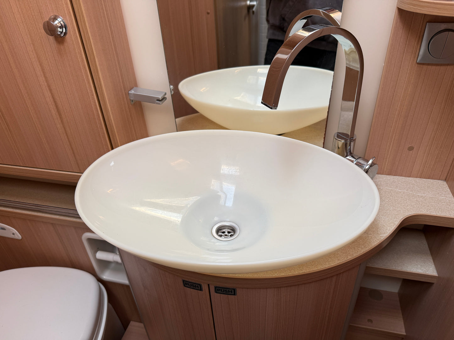 Bürstner Nexxo 25 Edition, r.2012, 2.3 jtd, 2x klima, dlouhé postele