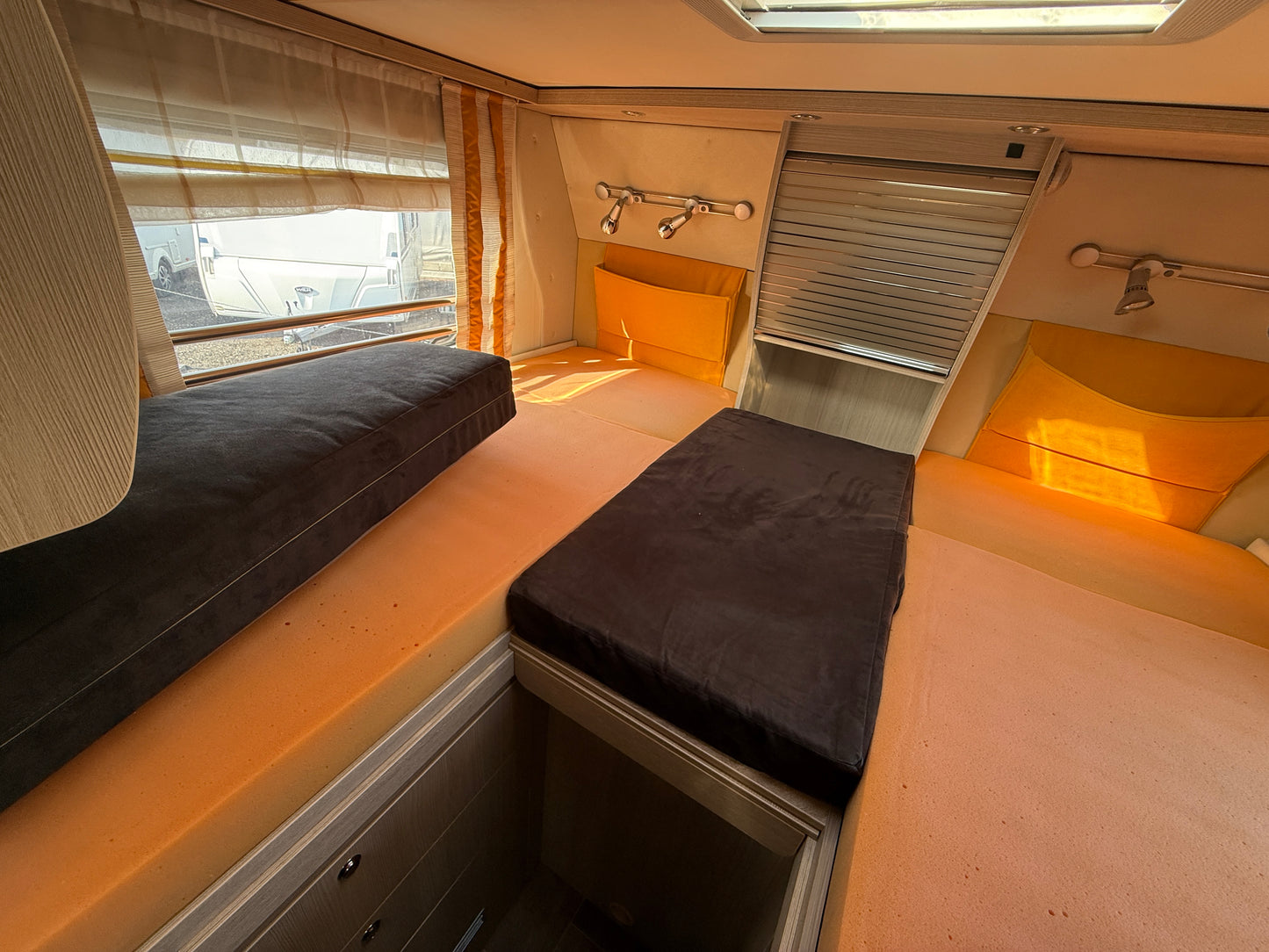 Bürstner Nexxo 25 Edition, r.2012, 2.3 jtd, 2x klima, dlouhé postele