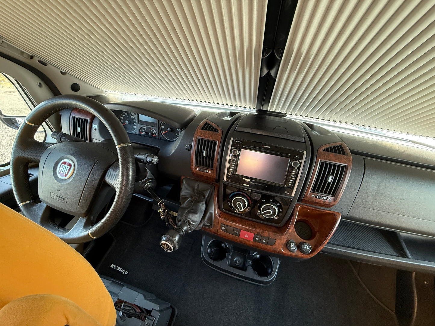 Bürstner Nexxo 25 Edition, r.2012, 2.3 jtd, 2x klima, dlouhé postele