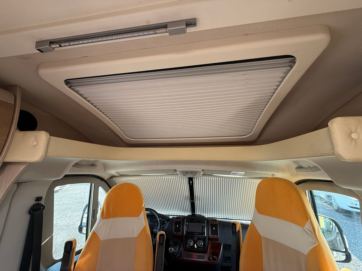 Bürstner Nexxo 25 Edition, r.2012, 2.3 jtd, 2x klima, dlouhé postele