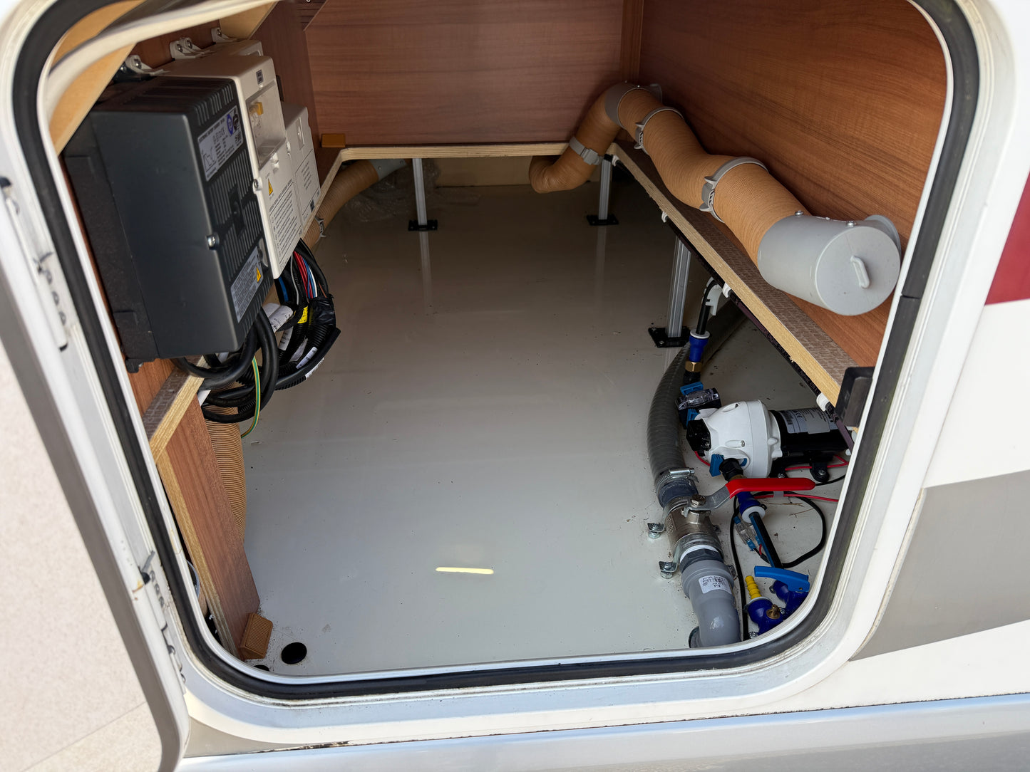 Ford Eura Mobil Profilia A, 2011, držák kol, markýza, palandy